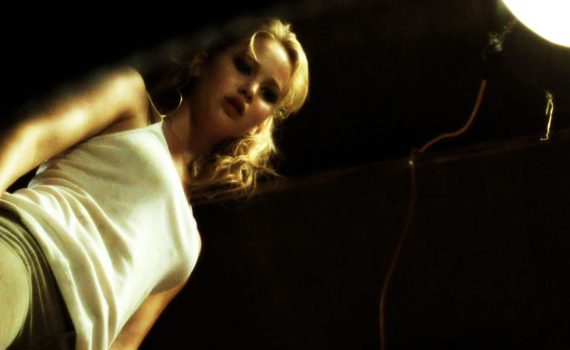 film La Maison au Bout de la Rue