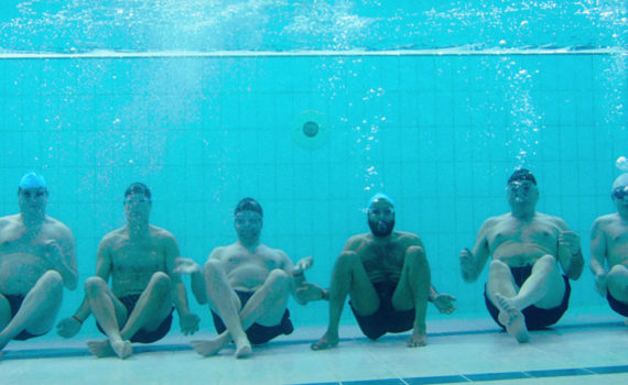 film Regarde les homme nager